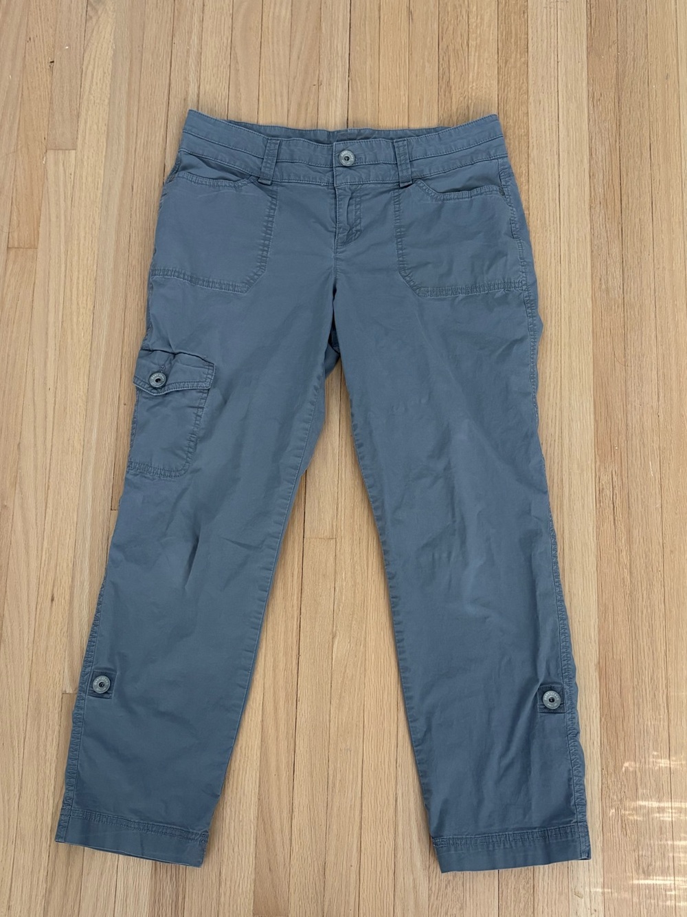 DKNY Jeans Y2K Grey Cargo Capri Pants Size 8